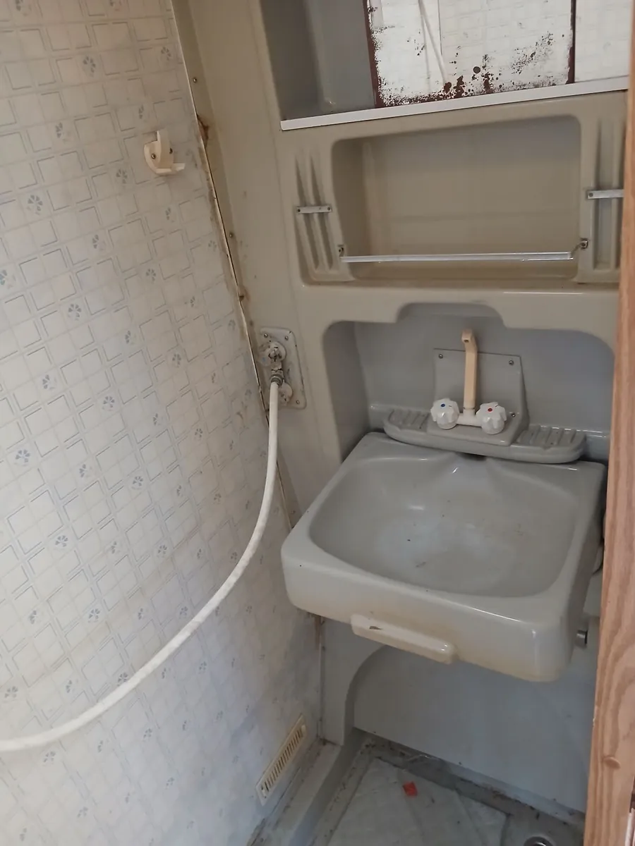 Caravans - Image 4
