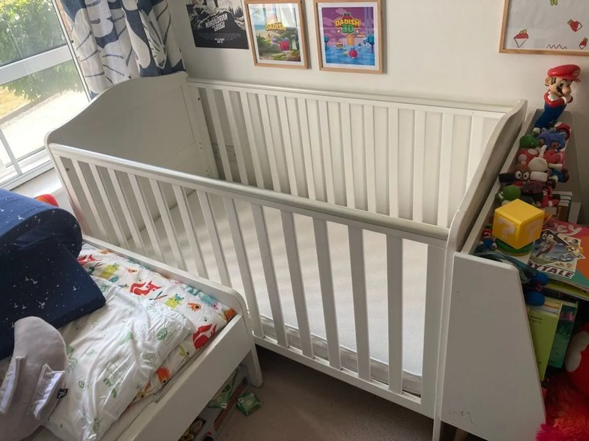 Mothercare Baby Cot and mattress - Image 1