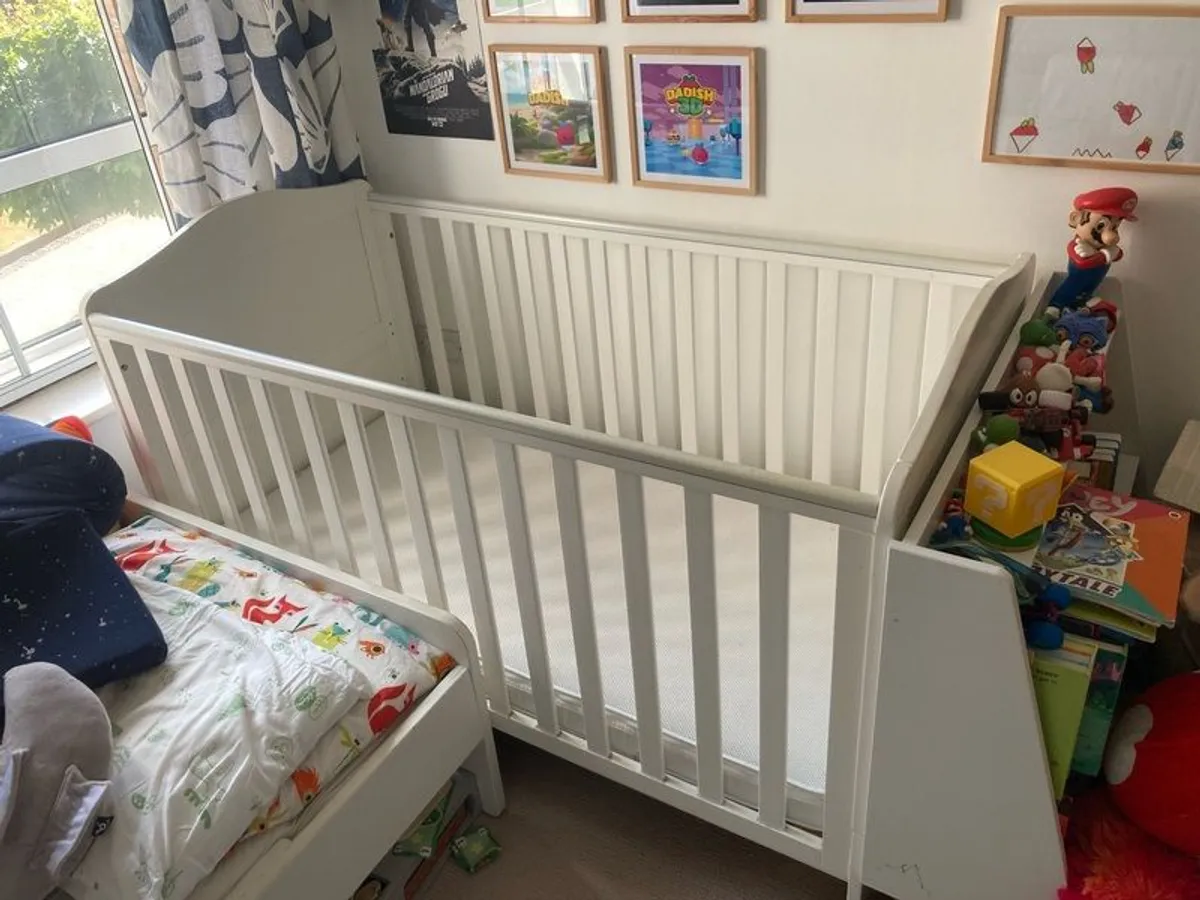 Mothercare Baby Cot and mattress - Image 4