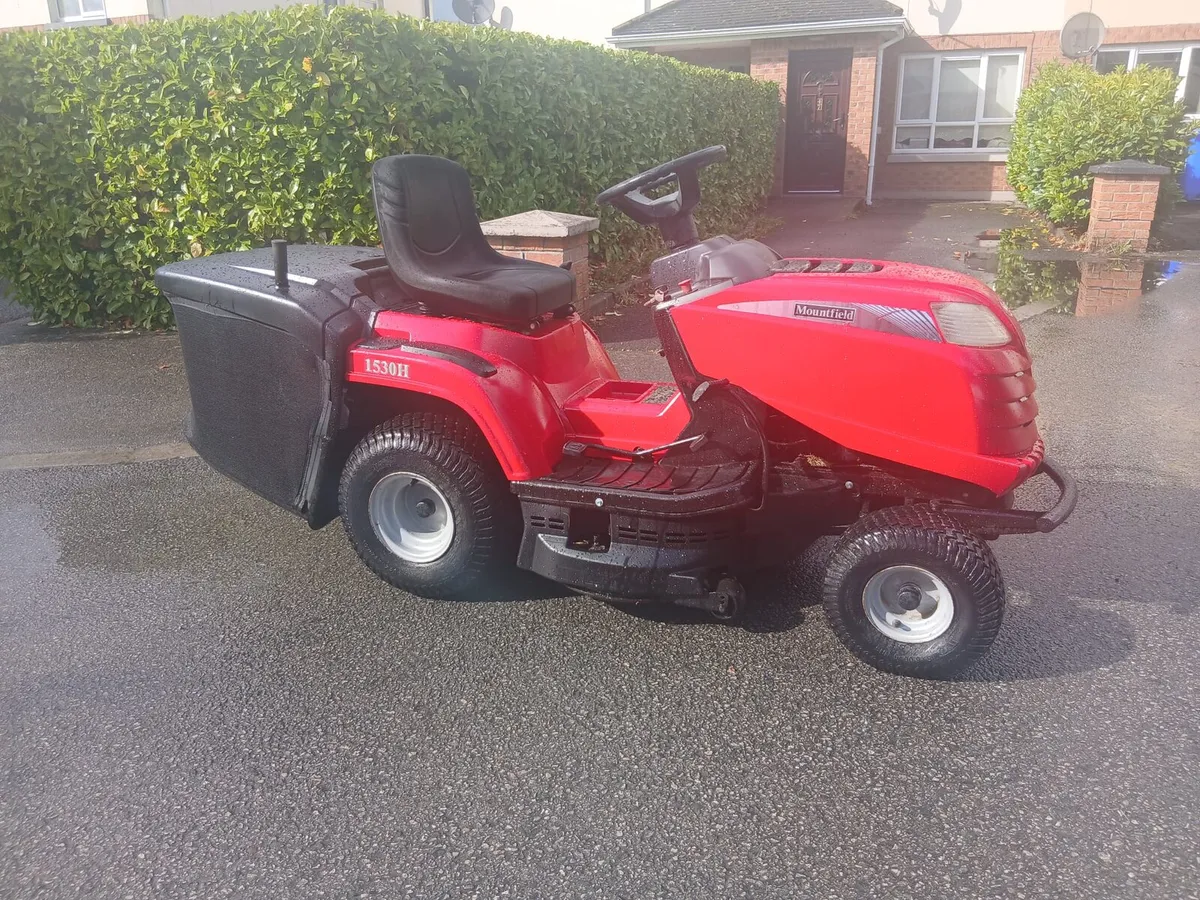 Ride on lawnmower - Image 1