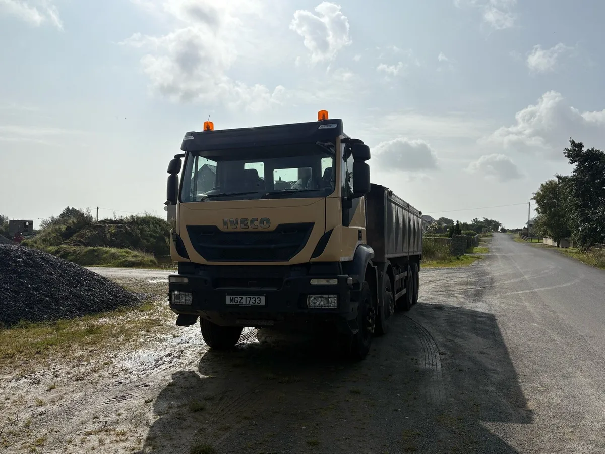 2019 iveco trakker tipper - Image 2