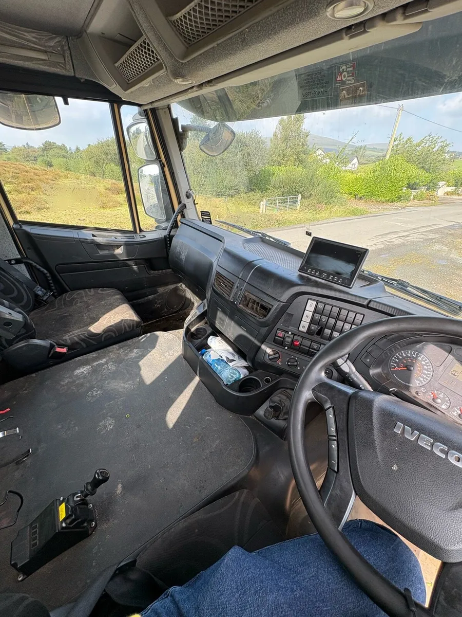 2019 iveco trakker tipper - Image 4