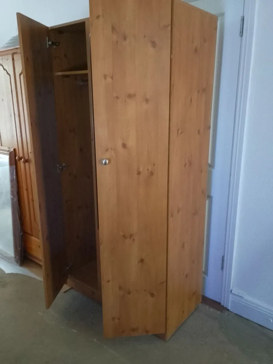 LAMINATE WOOD WARDROBE WITH CENTRE MIRROR. - Image 3