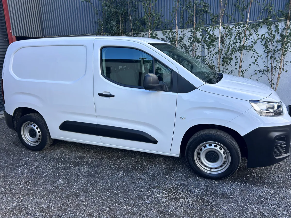 2023 Fiat Doblo - 29’000 kms! - Image 3