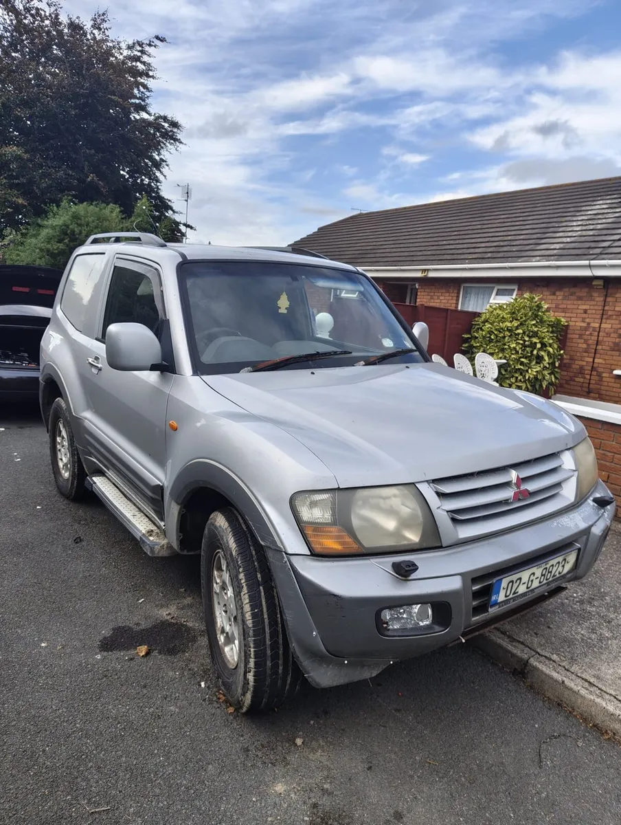 02 Mitsubishi pajero - Image 1