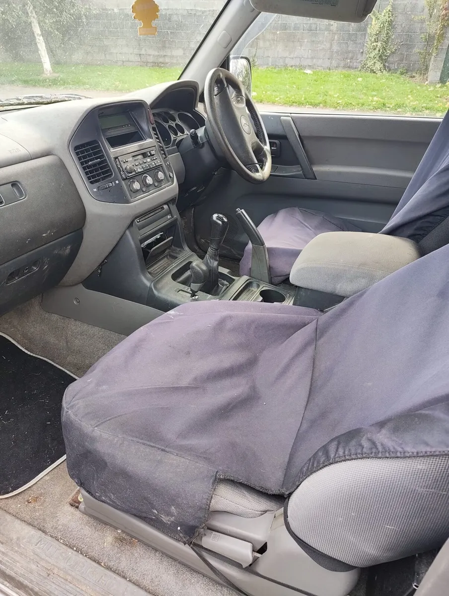 02 Mitsubishi pajero - Image 4