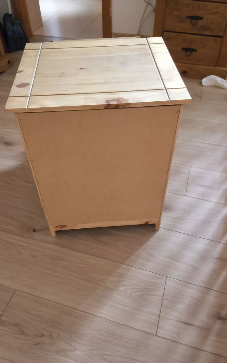 Tree drawer corona locker in  excellent condition - Image 3