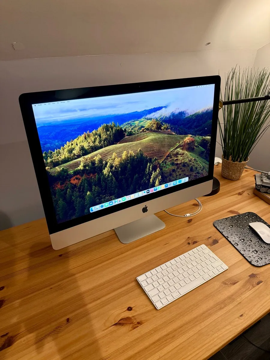 27” iMac 5K 2020 - Image 1
