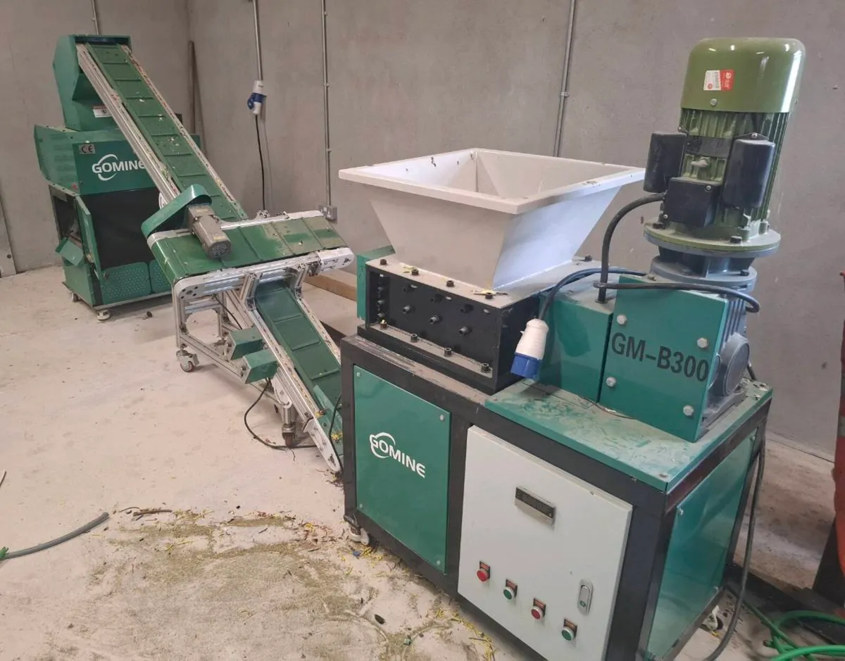 Cable shredder conveyor and granulator - Image 1
