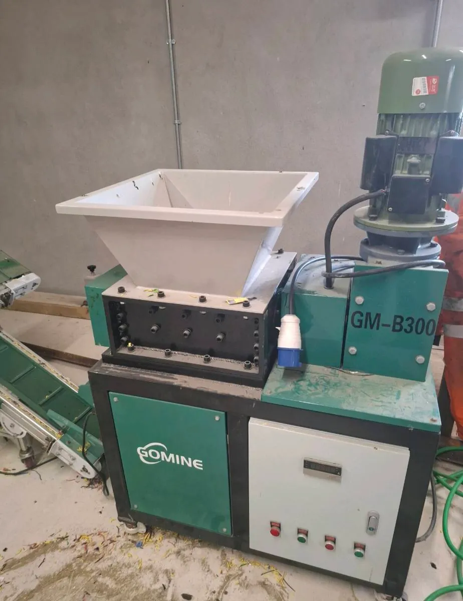 Cable shredder conveyor and granulator - Image 2