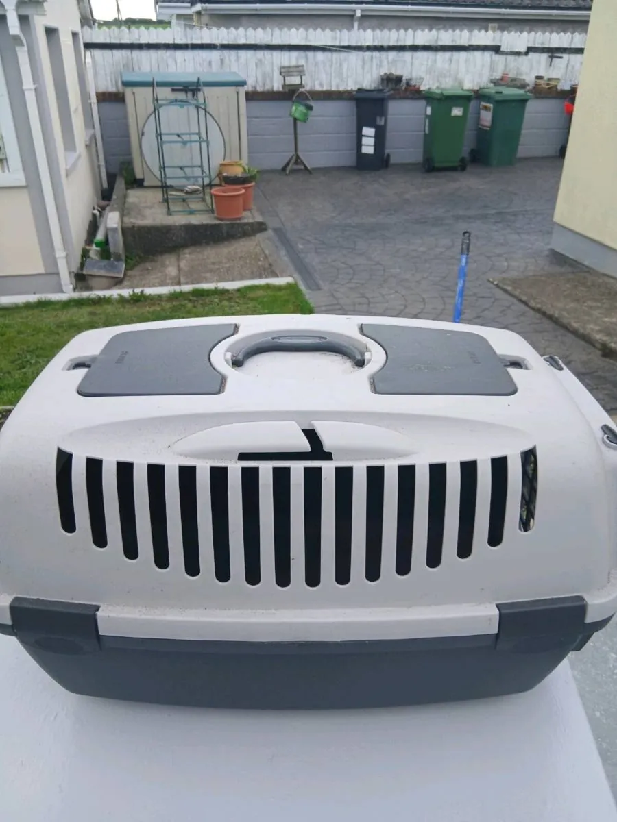Portable plastic animal cage - Image 1