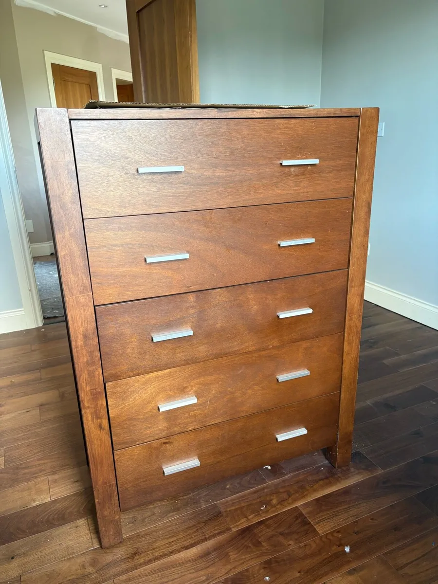 Chest of drawers