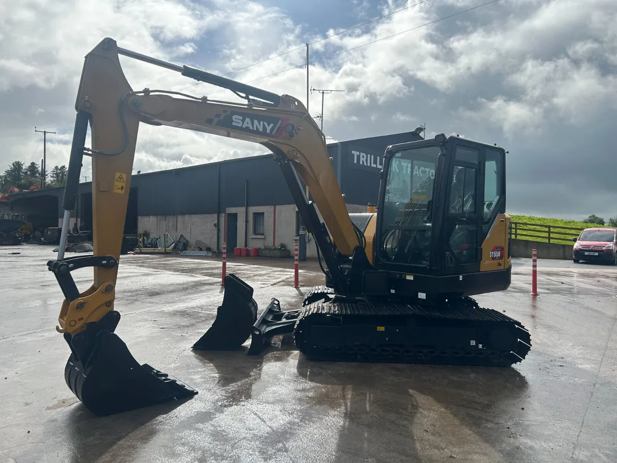 New Sany SY 55U C/W 700mm Pads & x3 Buckets - Image 4
