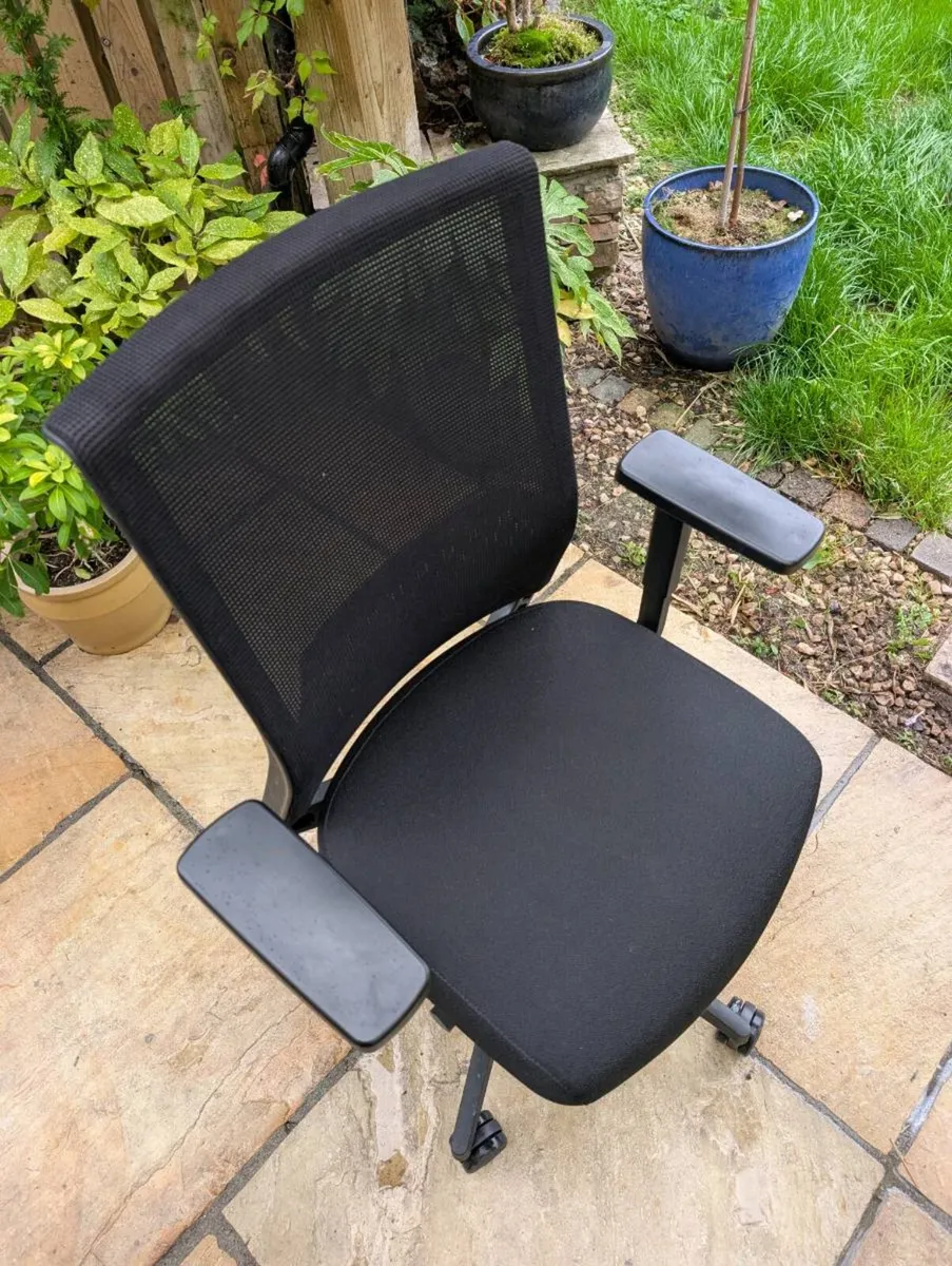 Ergonomic office chair - Image 2