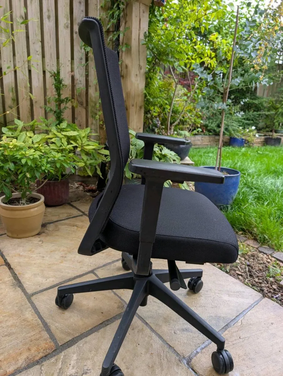 Ergonomic office chair - Image 4