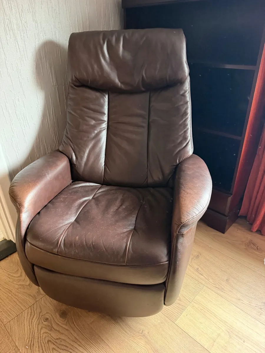 ELANO Fireside Reclining Leather Chair - Image 2