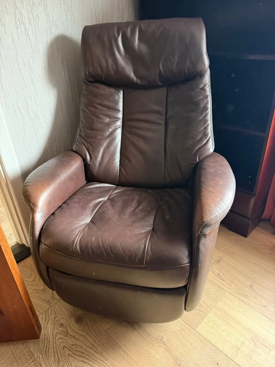 ELANO Fireside Reclining Leather Chair - Image 1