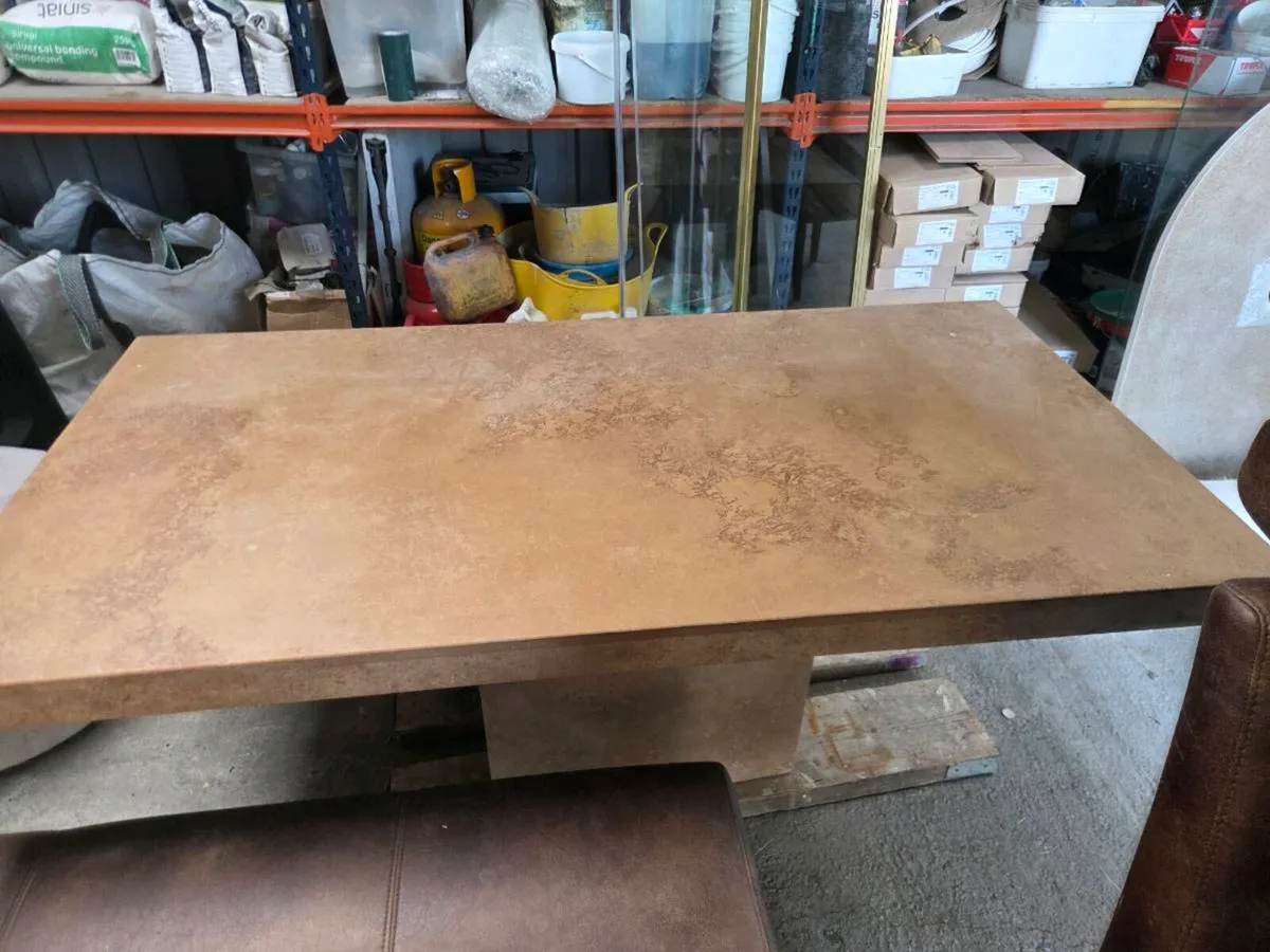 Kitchen table - Image 1