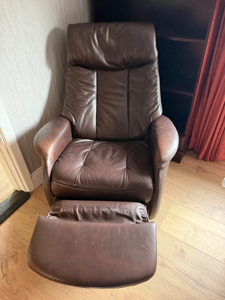 ELANO Fireside Reclining Leather Chair - Image 3