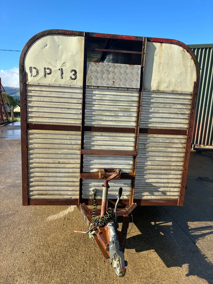 Hamilton cattle trailer - Image 2