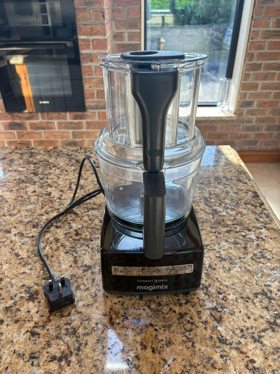 Magimix 3200XL Compact Food Processor in Black - Image 2
