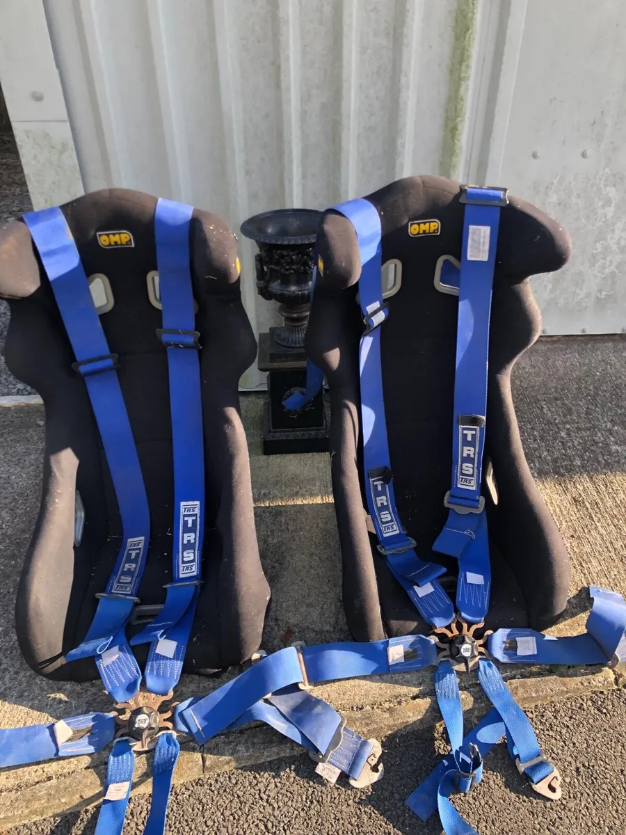 Racing/rally seats and belts - Image 1