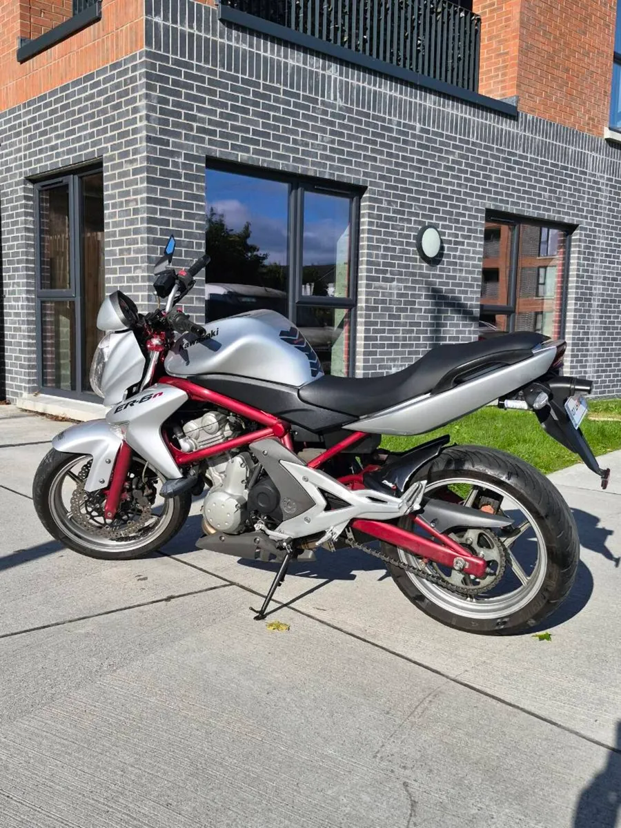 Kawasaki ER6N - Image 2