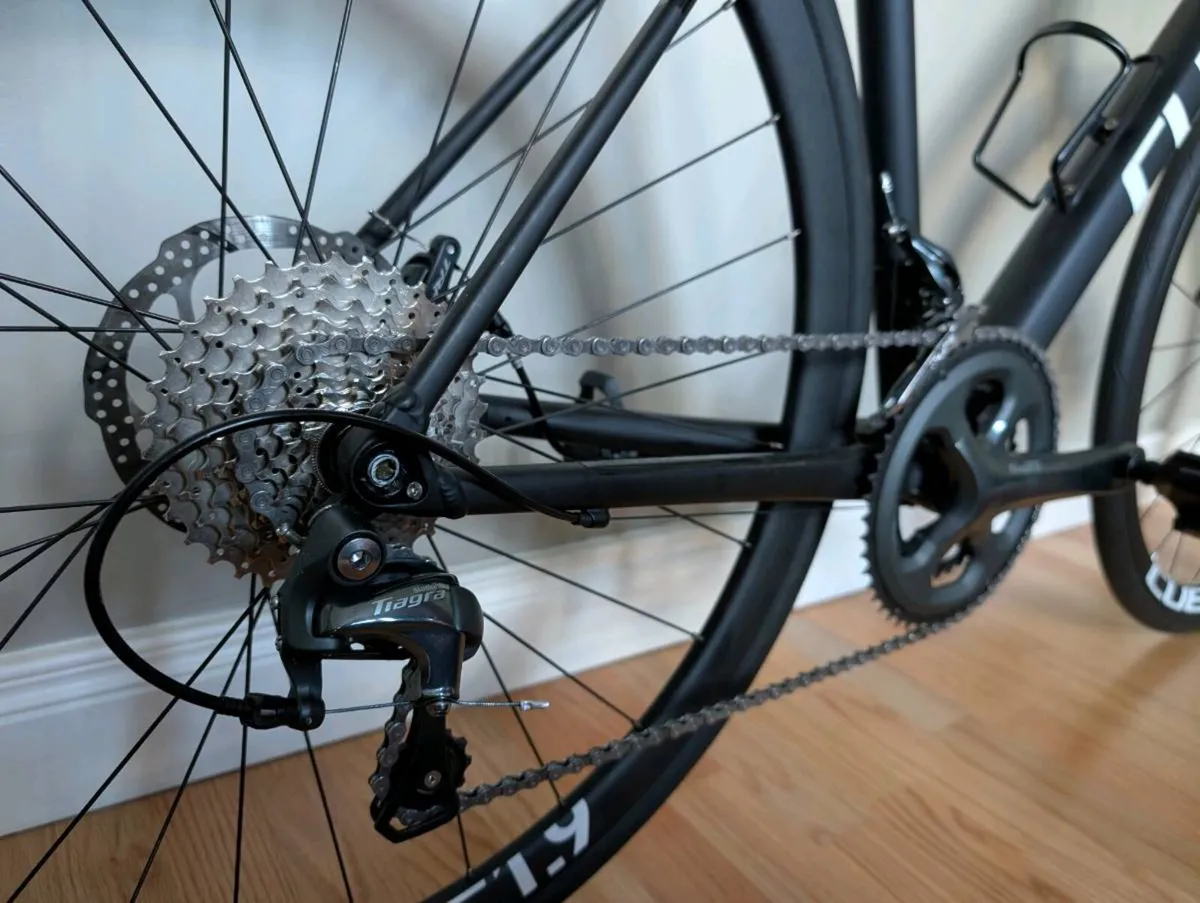 Cube Attain Road Bike - Image 4