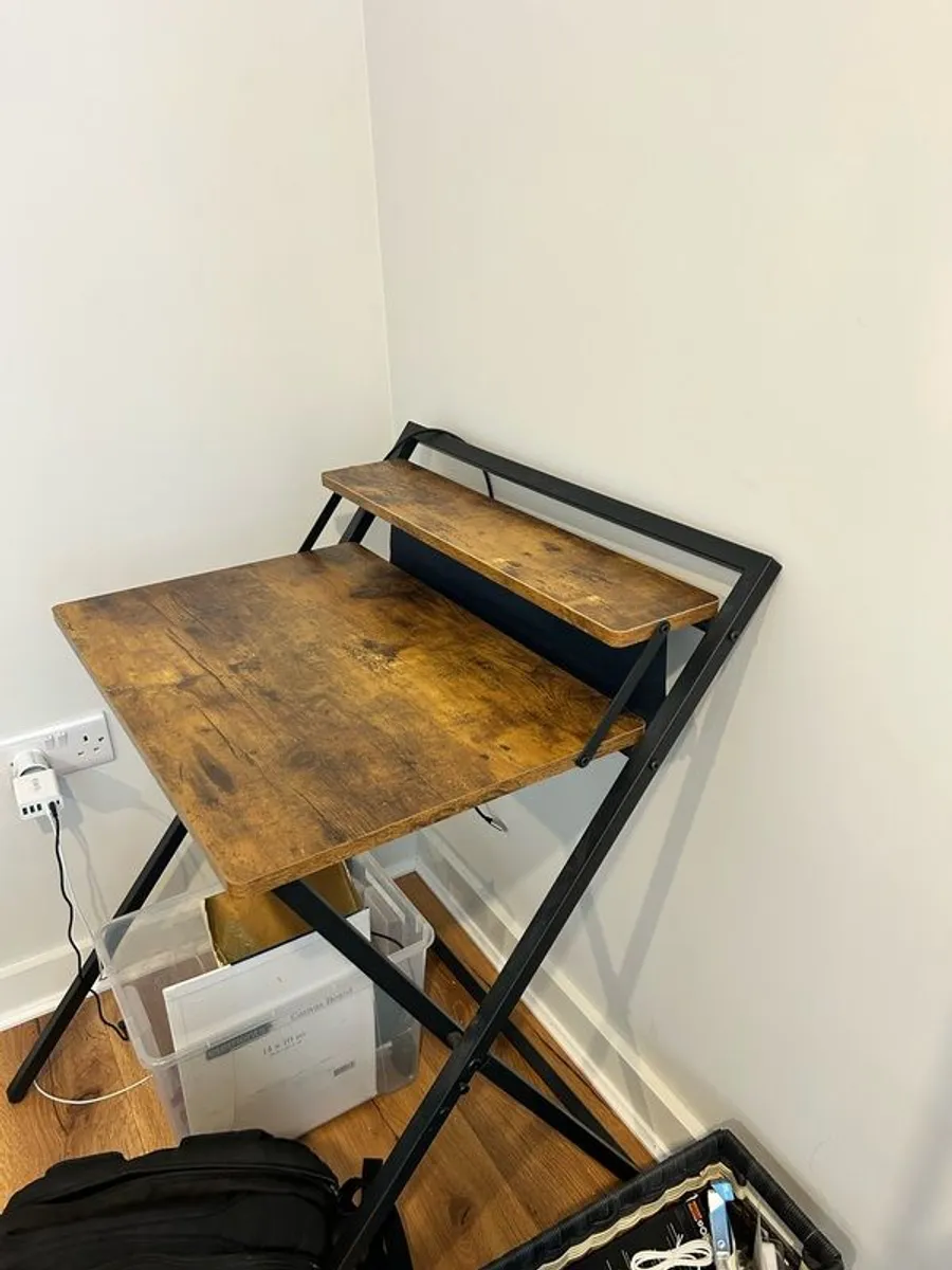 School desk - Image 2