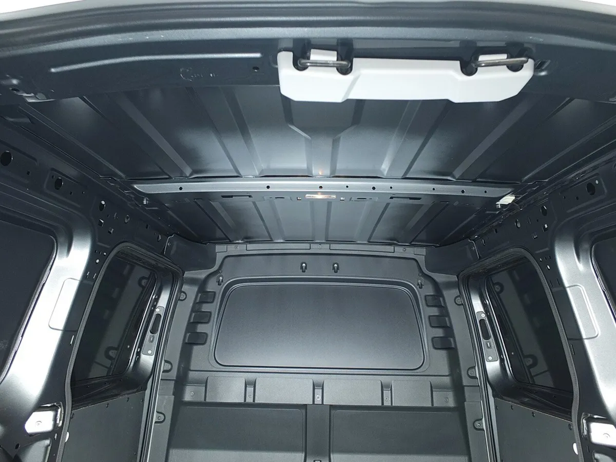2023 Volkswagen Caddy Panel Van - Image 4