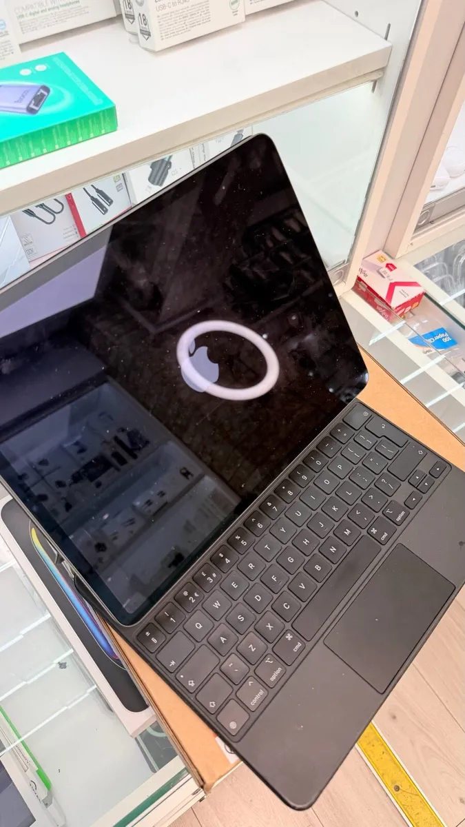 iPad Pro 13” 5Th Gen - Image 2