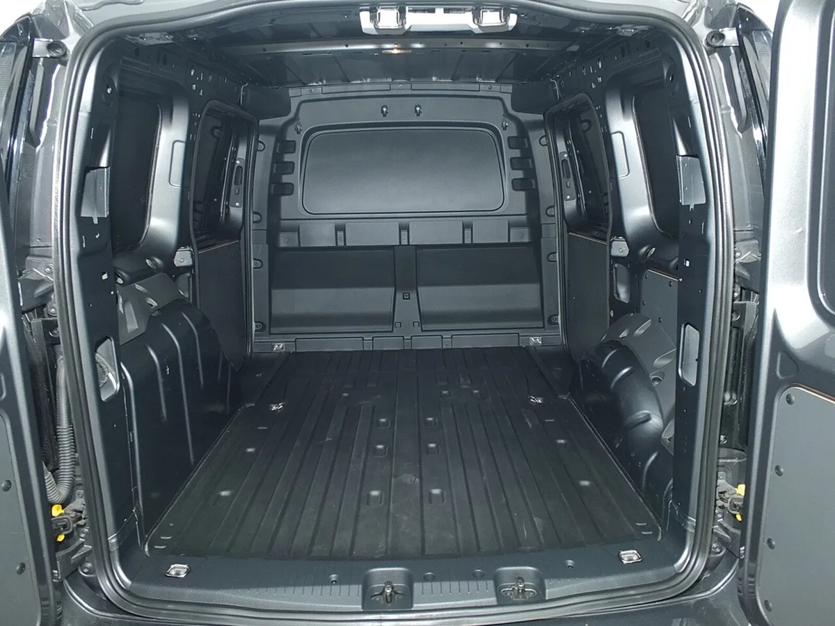 2023 Volkswagen Caddy Panel Van - Image 3
