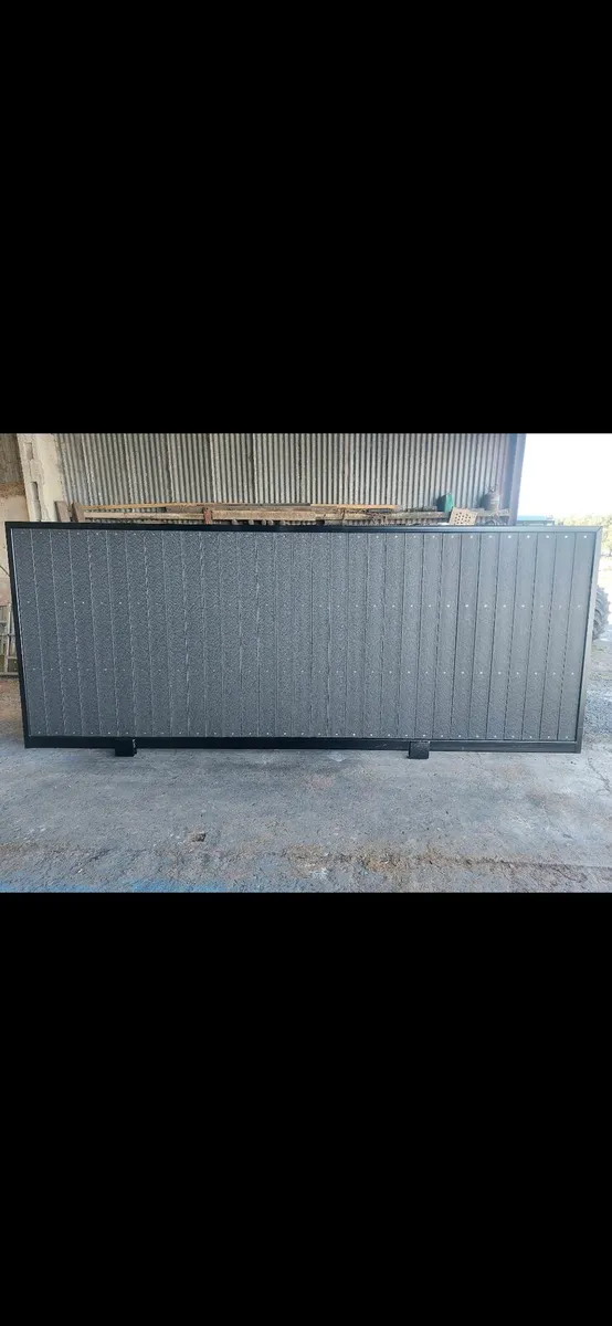 Sliding gate with composite boards - Image 1