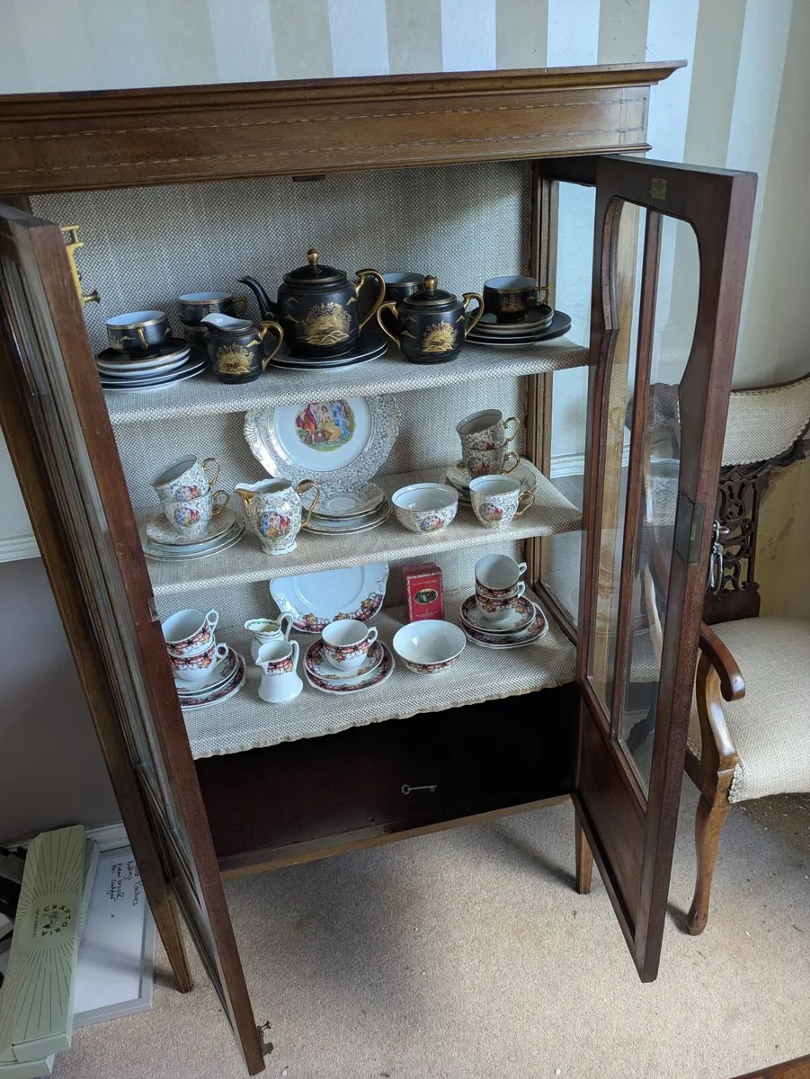 Antique cabinet - Image 4