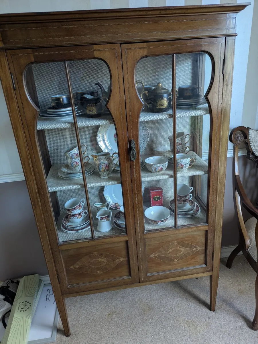 Antique cabinet - Image 1