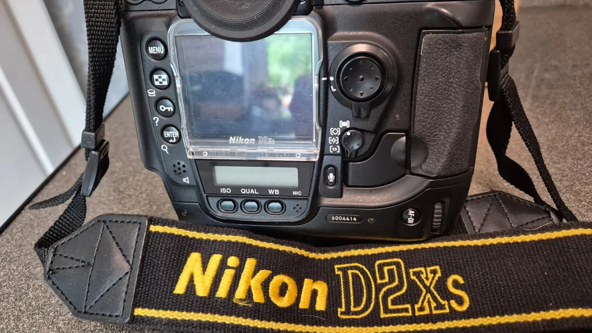 Nikon D2Xs Low Shutter Count 12794 - Image 2