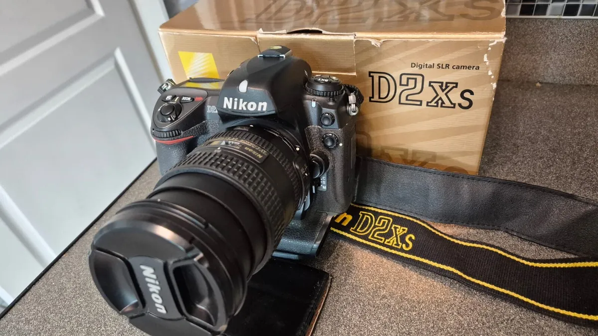 Nikon D2Xs Low Shutter Count 12794 - Image 1
