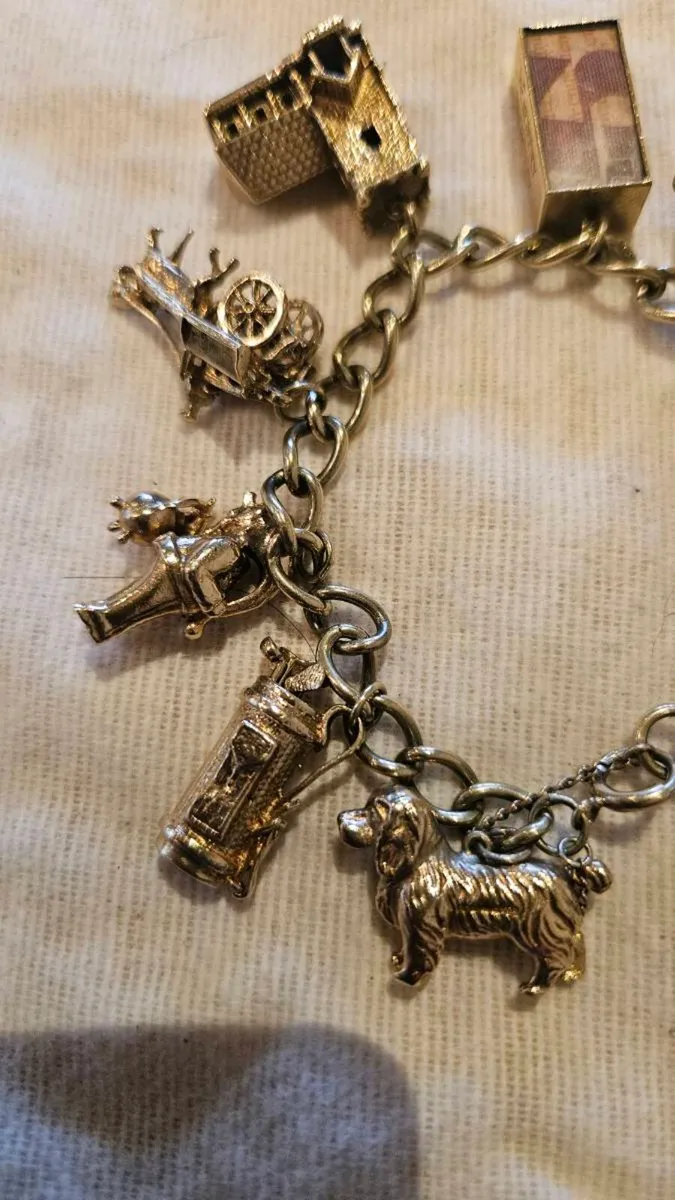 Vintage gold charm bracelet - Image 3