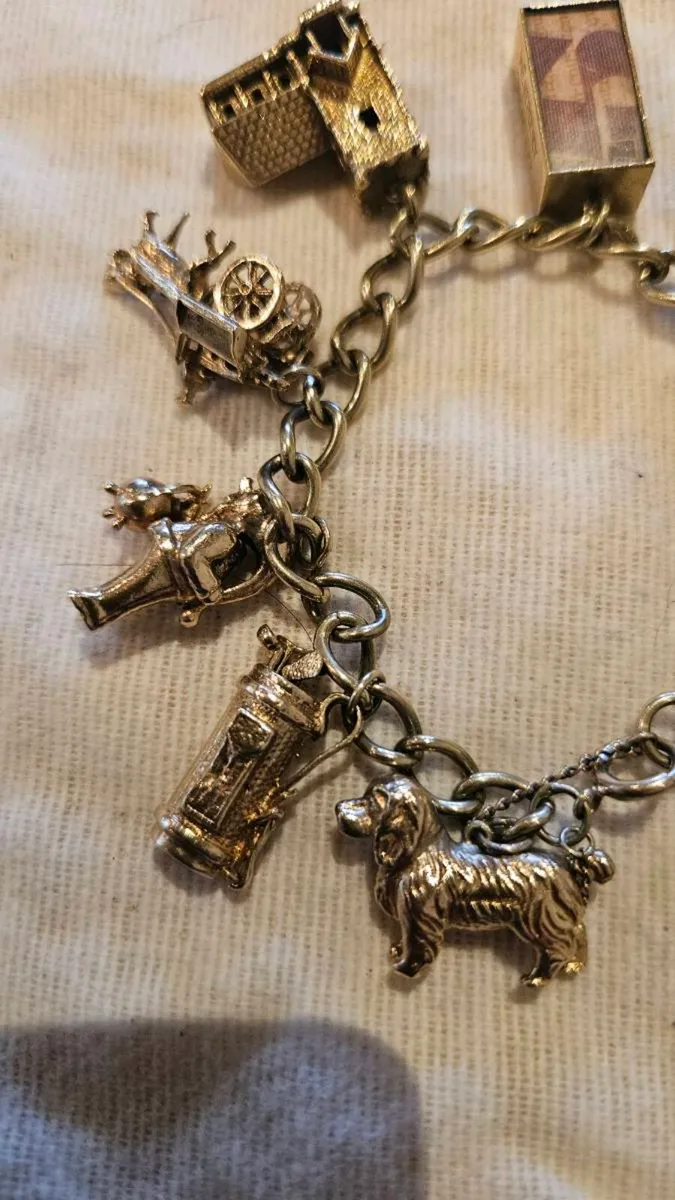 Vintage gold charm bracelet - Image 4