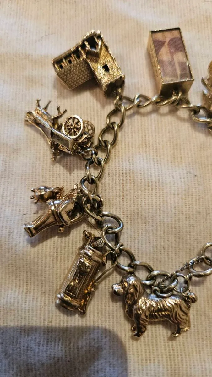 Vintage gold charm bracelet - Image 1