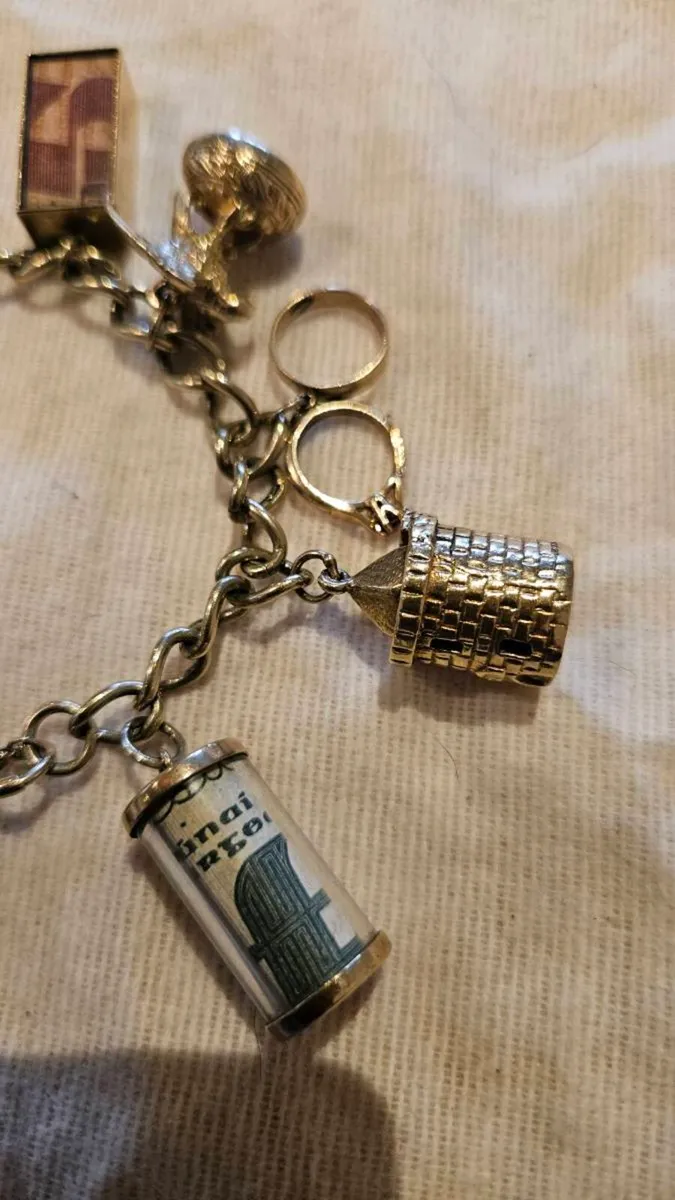 Vintage gold charm bracelet - Image 2