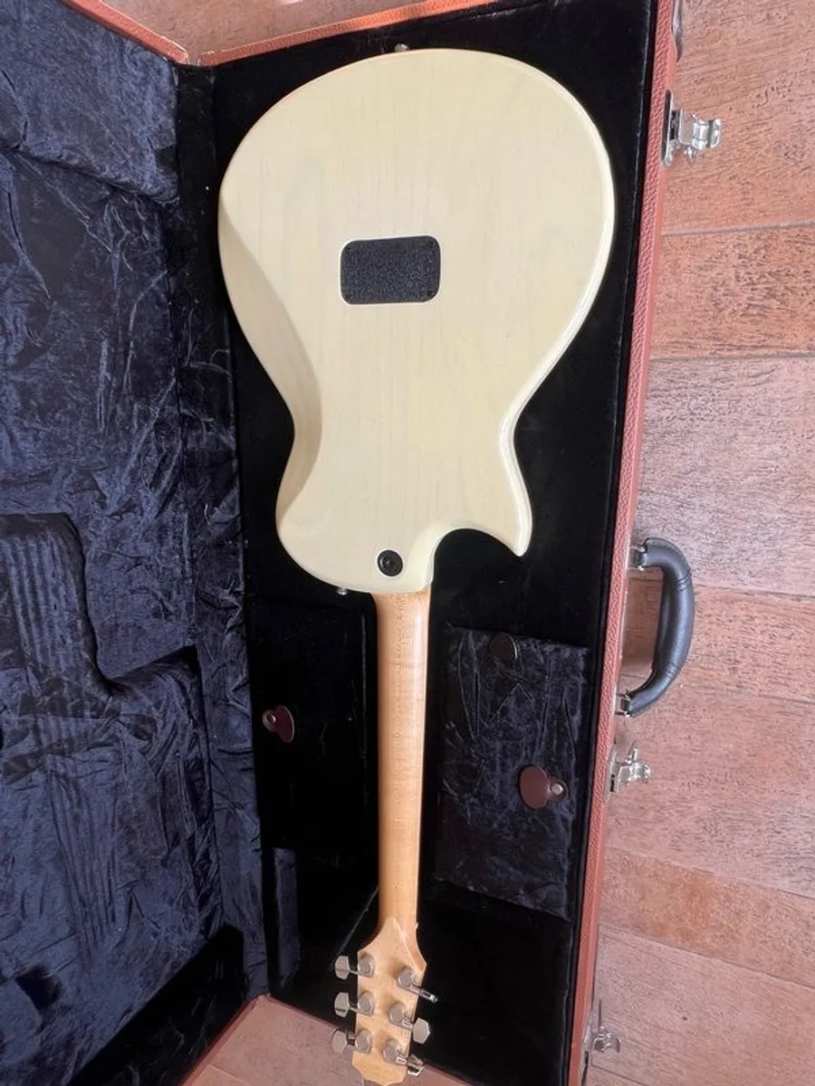 Taylor SB 1x solid body electric guitar (mint 2007) - Image 2
