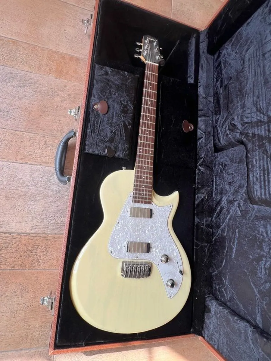 Taylor SB 1x solid body electric guitar (mint 2007) - Image 3
