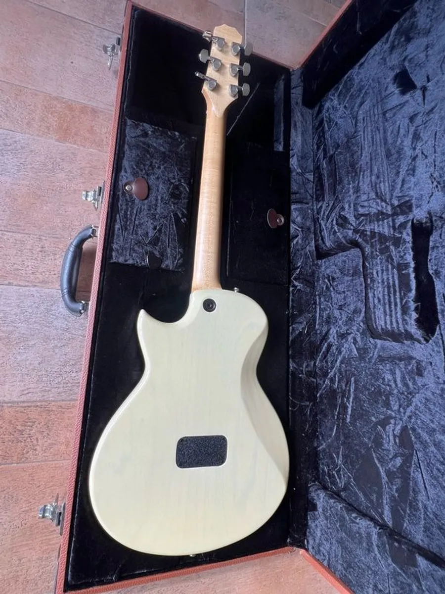 Taylor SB 1x solid body electric guitar (mint 2007) - Image 4