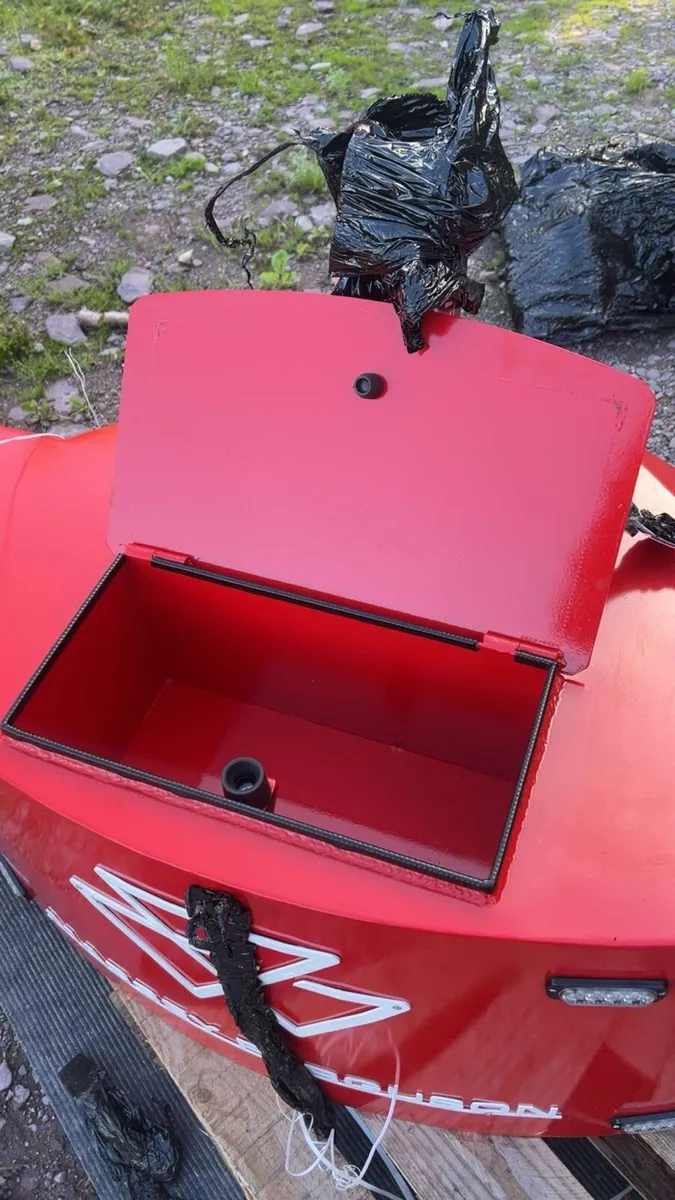 Weight block-storage compartment. - Image 4