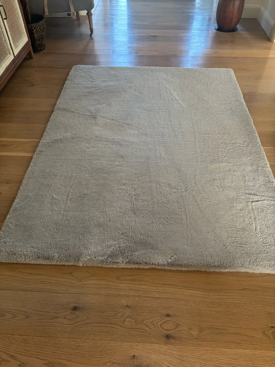 Large silver plush faux fur rug - Image 1