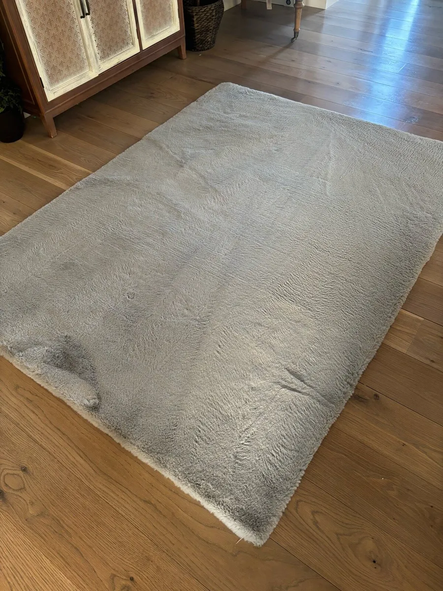 Large silver plush faux fur rug - Image 2