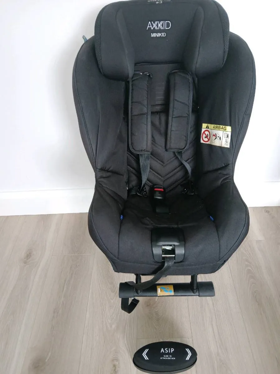 Axkid Car seat - Image 1
