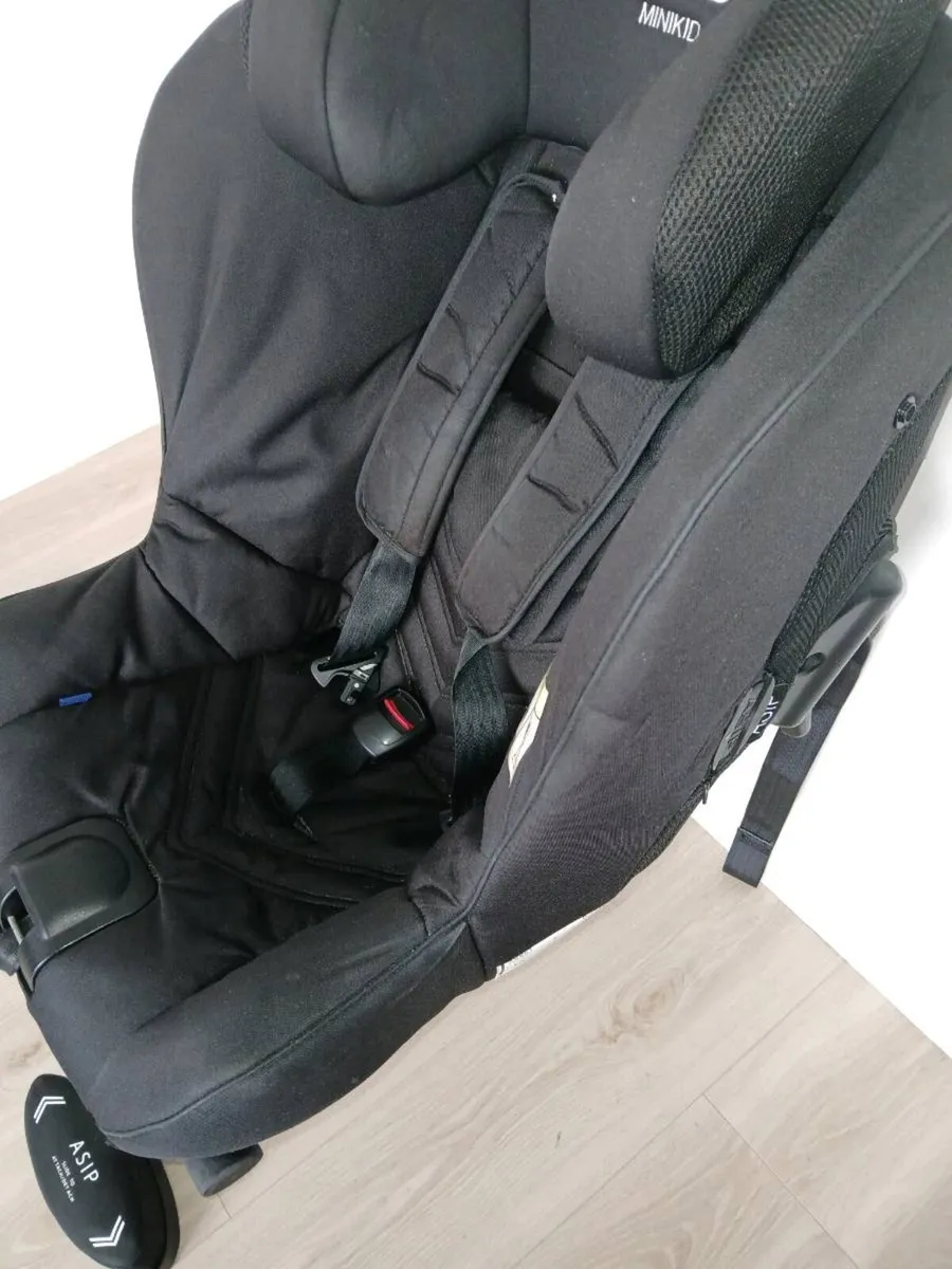 Axkid Car seat - Image 4