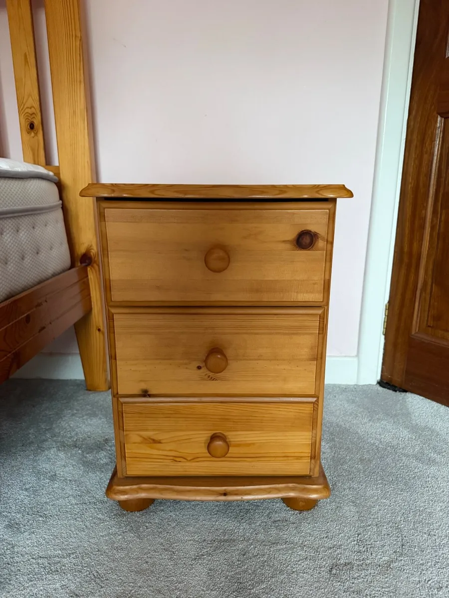 Double bed, wardrobe & locker - Image 2